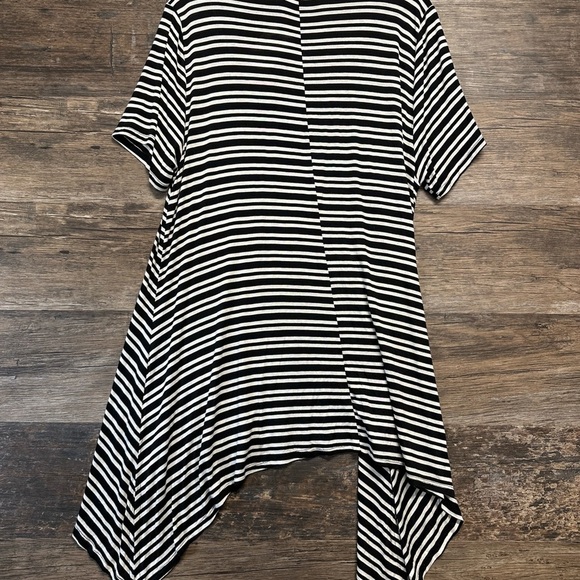 Living Doll Black and White Asymmetrical Short Sleeve Tee - Picture 2 of 4